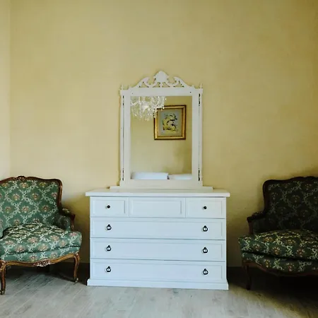 La Reggia Di Gianfry ベッド・アンド・ブレックファスト フェルモ